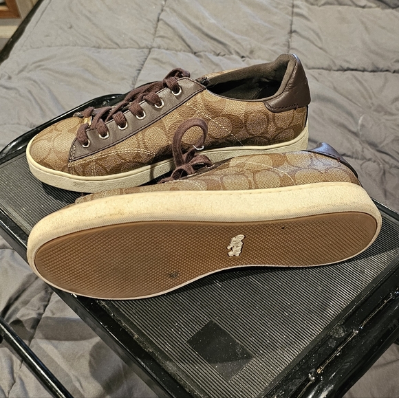 Authentic coach sneakers. Beautifully colored and comfortable cute with shorts - Picture 3 of 4